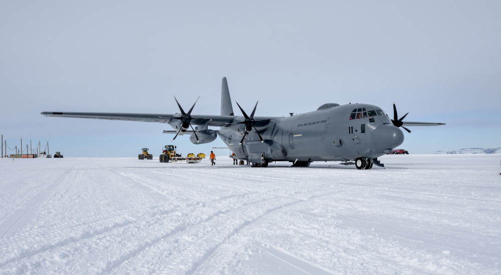 C-130J-Hercules-1__FocusFillWyIwLjMzIiwiLTAuMTMiLDEwMDAsNTUwXQ.jpg