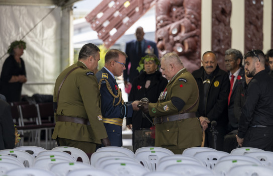 Chief of Defence Force Air Marshal Tony Davies presents whānau with the Haane Manahi sword