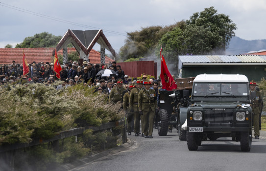 Sir Robert leaving Te Papaiouru Marae for the final time 